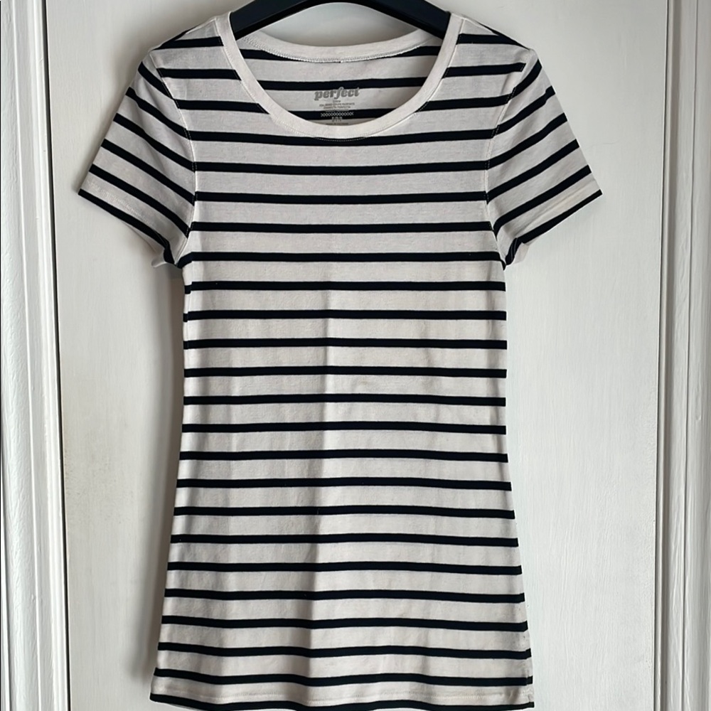 Old Navy Perfect Crew Navy and White Fitted Short Sleeve T-Shirt Small